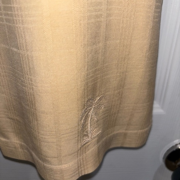 Tommy Bahama Short Sleeve 100% Silk shirt​ - Picture 3 of 9